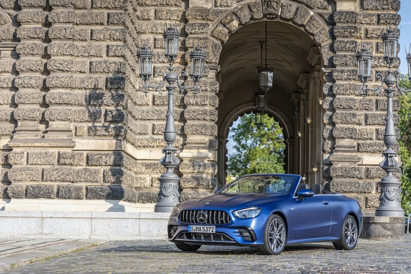 Picture 2 - Mercedes-AMG E 53 4MATIC+ Cabriolet, designo brilliant blue magno